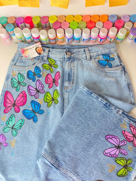 Paint On Denim Jeans, Fabric Paint Shirt Ideas Easy Diy, Denim Jacket Diy Paint, Applique Clothes, Fabric Paint Shirt, Denim Diy Clothes, Easy Diy Clothes, Diy Denim Jacket, Painted Clothes Diy