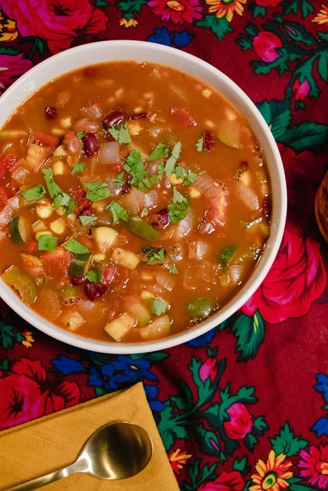 This Three Sisters Stew recipe is easy to make, nutritious and delicious. The Three Sisters are corn, beans and squash, which have been planted together for centuries by Native peoples. #soups#chili#stews#souprecipes#healthysoup#healthyrecipes#comfortfood#dinner#dinnerideas#supperideas#dinnerrecipes#healthydinnerideas#healthydinnerrecipes#healthyrecipes Indigineous Recipes, Three Sisters Stew Recipe, Meditterean Diet, Three Sisters Stew, Inflammatory Meals, Native Foods, 3 Sisters, Vegetarian Dinners, Dinner Plan