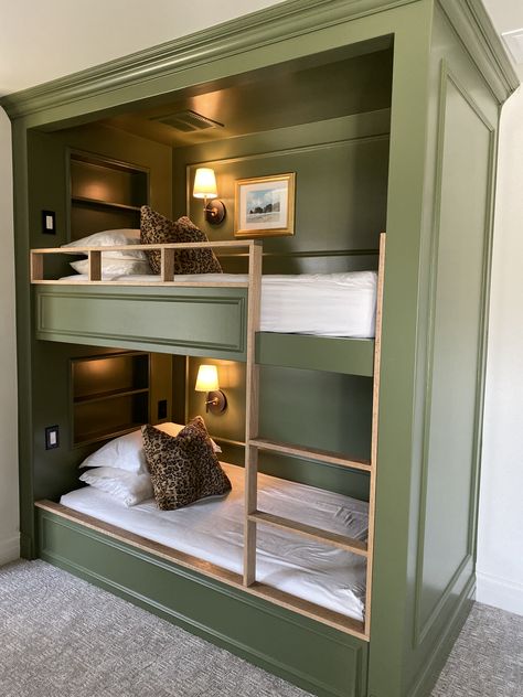 Custom built in bunk beds. Twin over twin Unique Bunk Beds, Built In Bunk Beds, Wallpapers Home Decor, Bunk Bed Room, Bunk Bed Rooms, Custom Bunk Beds, Modern Bunk Beds, Wallpapers Home, Bunk Beds Built In