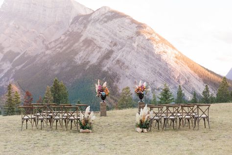 Mountain Wedding Decor, Alaskan Wedding, Wedding Decorations Table, Fall Wedding Venues, Mountain Wedding Ideas, Fairmont Chateau Lake Louise, Fairmont Banff, Chateau Lake Louise, Urban Wedding Venue