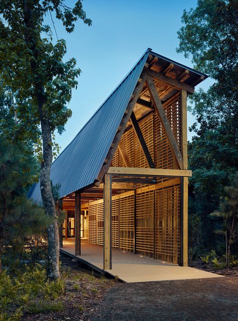 Lake Flato, Timber Screens, Timber Architecture, Stone Landscaping, Timber Structure, Building Techniques, Education Center, Wooden Slats, Wood Beams