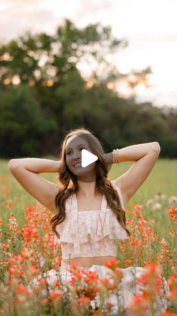 Saint Louis Weddings, Seniors + more! on Instagram: "Poses for senior photos!! 

#photoshoot #senior #seniorsunday #photoshootideas #poses #photoideas #photoinspo #classof2024 #classof2025 #classof2026 #senioryear #seniorpictures #seniorphotographer #seniorportraits #portraitphotography #seniorszn #2024senior #poseideas #poseinspo" Poses Tutorial, Pic Tips, Photoshoot Senior, Senior Ideas, Picture Places, St Louis Wedding, Pics Inspo, Grad Photos, Graduation Pictures