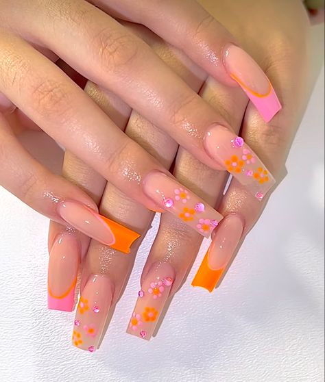 Orange Nails Flowers, Pink Orange Nails, Groovy Nails, Beige Nails Design, Pink Flower Nails, Orange Acrylic Nails, Kylie Nails, Nails Flowers, Long Nail Designs