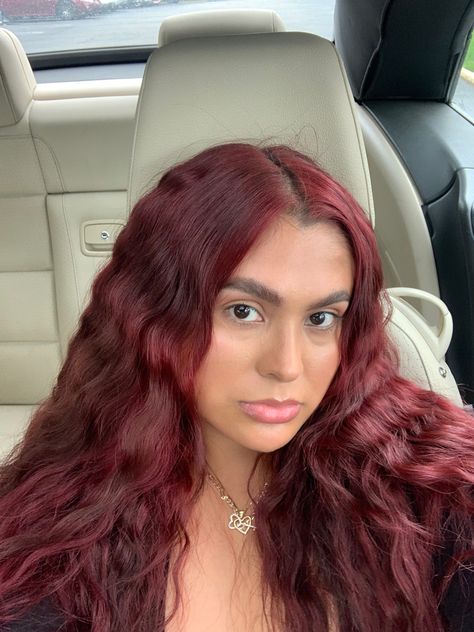 Selfie in the car Red Hair And Eyebrows, Latinas With Red Hair, Latina With Red Hair, Latina Red Hair, Aesthetic Eyebrows, Red Hair Latina, Red Eyebrows, Color Caoba, Cherry Hair