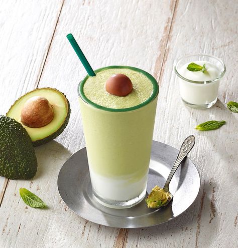 Starbucks Avocado Frappuccino Avocado Cafe, Avocado Drink, Avocado Coffee, Blended Coffee Drinks, Frappuccino Starbucks, Homemade Iced Coffee, Avocado Spread, Frappuccino Recipe, Blended Drinks