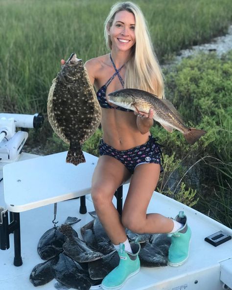 SCALES on Instagram: “Inshore honey hole! @mallory_hendrix Flexin Scales Gear, Girly Tuna Navy Boardshort with Matching Bikini. #ladyangler #redfish #flounder…” Hunting Girls, Girls F, Female Dancers, Fishing Girls, Girl Swag, Cow Boy, Country Girls, What You Think, You Think