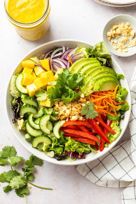 Tropical Salad Recipes, Mango Salad Dressing, Mango Dressing, Light Summer Dinners, Salad With Mango, Colorful Salad, Christmas Salads, Green Lettuce, Filling Lunch