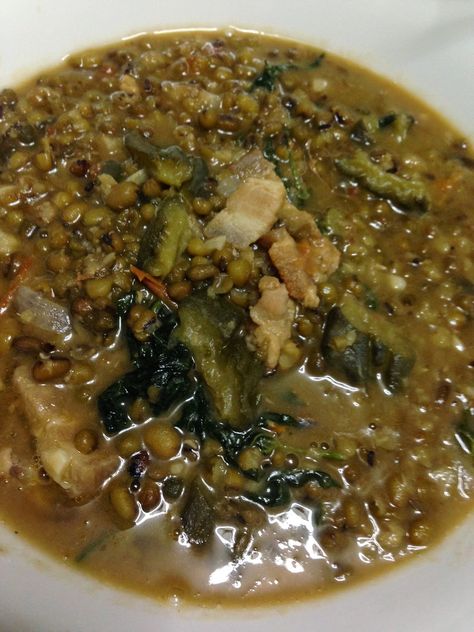 KAUKAU TIME!--"Kaukau" is a Hawaiian pidgin slang word meaning "food" or "to eat.": Pork Balatong (Pork with Monggo Beans, Munggo Guis... Gulay Recipe, Ginisang Monggo, Mung Bean Soup, Yummy Vegetable Recipes, Filipino Cuisine, Filipino Foods, Bitter Melon, Filipino Dishes, Mung Bean