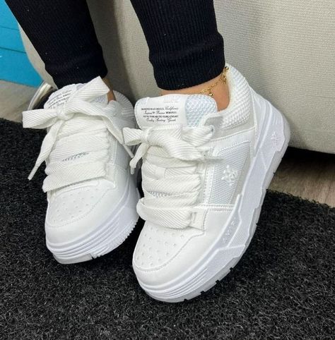 Nike Shoes Women Fashion, Crocs Fashion, Trendy Shoes Sneakers, Pretty Shoes Sneakers, Kicks Shoes, Shoes Outfit Fashion, Cute Nike Shoes, Girly Shoes, Cute Nikes