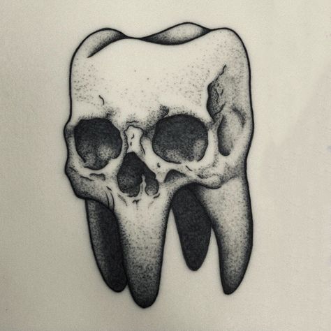 @lamistica.ink on instagram Macabre Tattoo Designs, Traditional Teeth Tattoo, Skull Bicep Tattoo, Easy Goth Tattoos, Mandible Tattoo, Unsettling Tattoos, Eye Ball Tattoos, Sharp Teeth Tattoo, Severed Head Tattoo