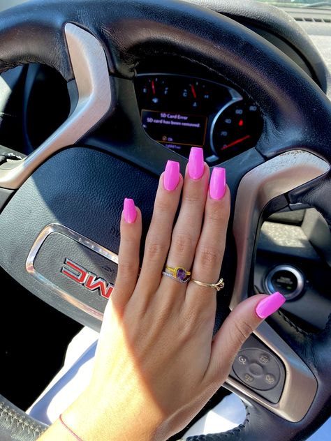 One Color Summer Nails Acrylic, Acrylic Nails Ideas Coffin Pink, Light Pink And Neon Pink Nails, Summer Nails 1 Color, Hot Pink Cruise Nails, Pink Nails Sns Powder, Coffin Acrylic Nails Bright, Bright Sns Nails, Cute Bright Pink Nails