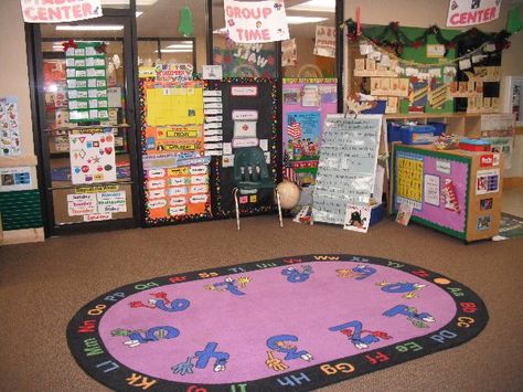 Print Rich Classroom Environment, Literacy Rich Classroom Environment, Print Rich Classroom, Literacy Classroom, Classroom Rugs, Intervention Specialist, Ra Bulletin Boards, Classroom Rug, Intrinsic Motivation