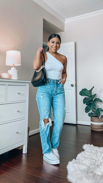 Bodysuit With Jeans Outfit, White Bodysuit Outfit Jeans, White Body Suit Outfit, Body Suit With Jeans, Bodysuit And Jeans Outfits, Bodysuit Outfit Summer, White Bodysuit Outfit, Bodysuit Outfit Ideas, Bodysuit Outfit Jeans