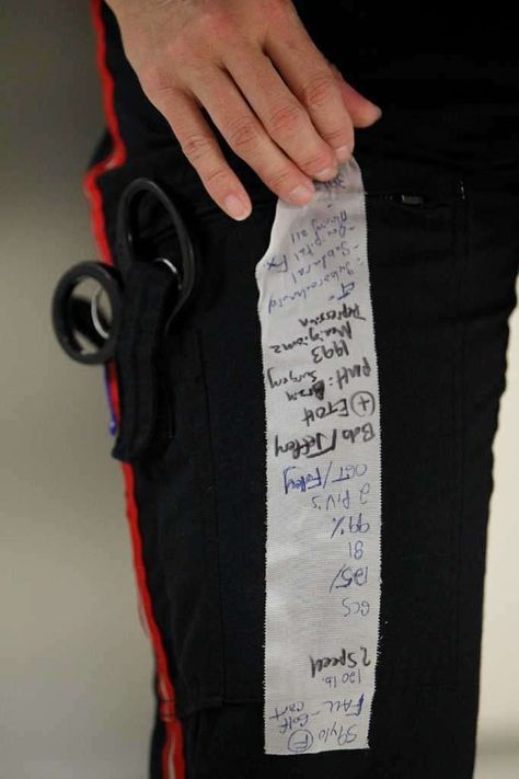 Lisa Covington, 44, a Life Flight nurse and paramedic, reviews her patient notes upon arrival at Memorial Hermann Hospital in the Medical Center on Friday, Aug. 19, 2011, in Houston. Photo: Mayra Beltran, Chronicle / ©️️ 2011 Houston Chronicle Paramedic Aesthetic, Emt Study, Flight Paramedic, Psychiatric Nurse Practitioner, Flight Nurse, Nurse Inspiration, Nurse Aesthetic, Emt Paramedic, Critical Care Nursing