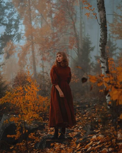 Autumn Photography Portrait, Fall Shoot, Enchanted Wood, Forest Photos, Vintage Witch, Little Women, Fall Photoshoot, Autumn Outfits, Fall Ideas