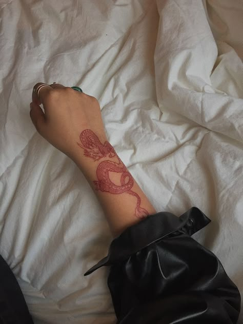 Dragon Tattoo Wrist, Dragon Hand Tattoo, Dragon Tattoo Arm, Dragon Tattoo Meaning, Butterfly Tattoos On Arm, Red Dragon Tattoo, Dragon Tattoo Ideas, Red Tattoo Ideas, Dragon Tattoo For Women