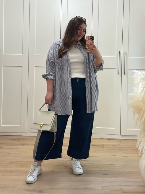 Outfit Ideas For Curvy Women, Classic Spring Outfits, Diana Dares, Wide Leg Jeans Plus Size, Striped Boyfriend Shirt, Wide Leg Jeans Outfit, Stylish Plus Size Clothing, Trendy Outfit Ideas, Plus Size Looks