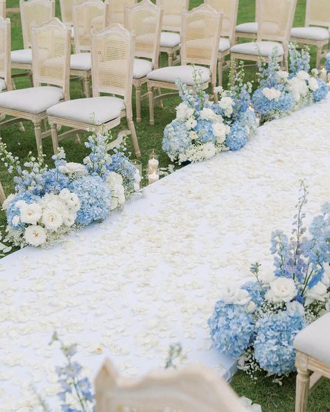 French Blue Wedding, Baby Blue Weddings, Blue Wedding Decorations, Wedding Color Combinations, White Wedding Decorations, Blue And White Wedding, Blue White Weddings, Dream Wedding Decorations, White Wedding Theme