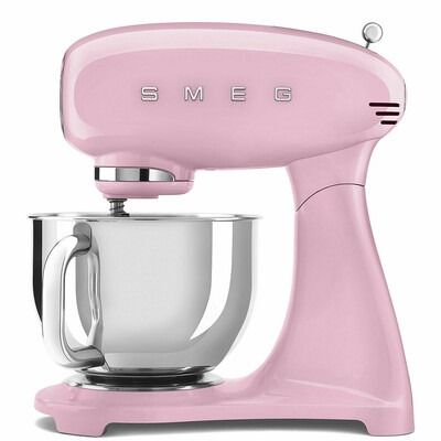 Full color stand mixers - Smeg Pink Smeg, Smeg Stand Mixer, Pink Kitchen Appliances, Retro Style Aesthetic, Planetary Mixer, Smeg Appliances, Stand Mixers, Appliances Design, Wallpaper Girly