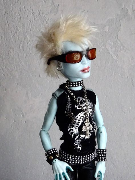 All Monster High Dolls, Doll Restyle, New Monster High Dolls, Monster High House, Doll Customization, Monster High Doll Clothes, Monster High Custom Doll, Personajes Monster High, Custom Monster High Dolls