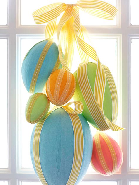 Easter Egg Clusters Diy Osterschmuck, Spring Door Decoration, Egg Decoration, Easter Door Decor, Easy Easter Decorations, Diy Ostern, Easter Door, Easter Decorations Outdoor, Spring Door