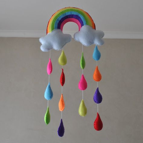 فن النسيج, Kraf Kertas, Rainbow Mobile, Baby Mobil, Rainbow Room, Rainbow Crafts, Rainbow Nursery, Hanging Mobile, Nursery Mobile