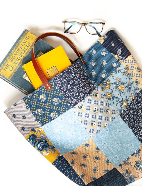 Delightful – Easy Quilted Patchwork Tote + Tutorial! – Riley Blake Designs Charm Square Quilts, Charm Pack Projects, Square Quilts, Quilted Bag Patterns, Diary Of A Quilter, Charm Square Quilt, Charm Pack Quilt, Tote Tutorial, Patchwork Tote Bags