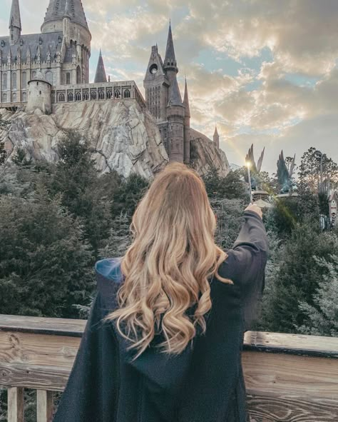 Farm Tees, Disney Photo Ideas, Instagram Baddie, Parc D'attraction, Universal Studios Orlando, Disney Photos, Wizarding World Of Harry Potter, Universal Orlando, Harry Potter Universal