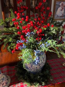 Preppy Empty Nester: A Yuletide House Tour Christmas House Tour, Chinoiserie Christmas, Southern Christmas, Blue Christmas Decor, Christmas Flower Arrangements, Christmas Floral Arrangements, Tartan Christmas, Cottage Christmas, Christmas Interiors