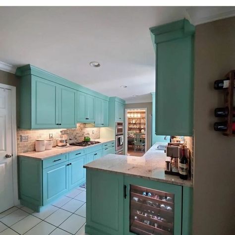 Teal Cupboards, Turquoise Kitchen Cabinets, Teal Kitchen Cabinets, Teal Cabinets, Kitchen Cabinets Color Combination, Aqua Kitchen, Turquoise Kitchen, Teal Kitchen, Painted Kitchen Cabinets Colors