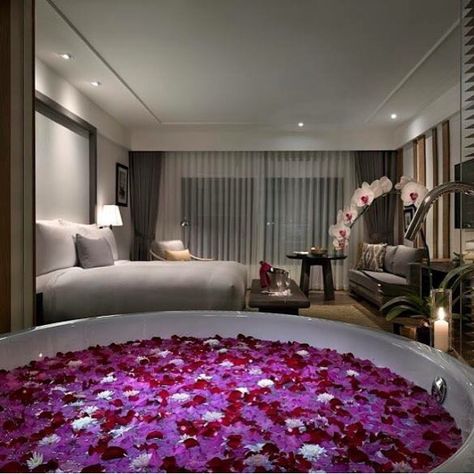 Perfect honeymoon suite = perfect honeymoon! Photo by @thenaiharnphuket #thenaiharnphuket Candlelit Bath, Creative Bathroom Ideas, Rose Petal Bath, Thailand Honeymoon, Hotel Suite Luxury, Honeymoon Suite, Beachfront Hotels, Interior Design Photos, Romantic Dinner