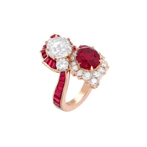 Classic Rings, Van Cleef And Arpels Jewelry, Cushion Cut Diamond Ring, Luxurious Lifestyle, Van Cleef And Arpels, Gems Bracelet, Wedding Rings Solitaire, Pink Bling, Royal Jewels