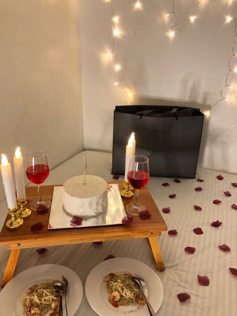 Simple Room Decor For Anniversary, Simple Birthday Dinner Ideas At Home, Simple Birthday For Husband, Birthday Dinner For Boyfriend At Home, Simple Surprises For Husband, Home Surprise For Boyfriend, Husband Birthday Surprise At Home, Simple Husband Birthday Ideas, Simple Birthday Room Decorations For Boyfriend