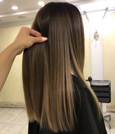 Mechas para morenas: todas las técnicas y secretos que utilizan los expertos - Peluqueria en Alicante Red Balayage Hair, Balayage Blond, Brown Ombre Hair, Costume Noir, Brunette Hair With Highlights, Brunette Balayage, Brown Hair With Blonde Highlights, Hair Color Light Brown, Brown Blonde Hair