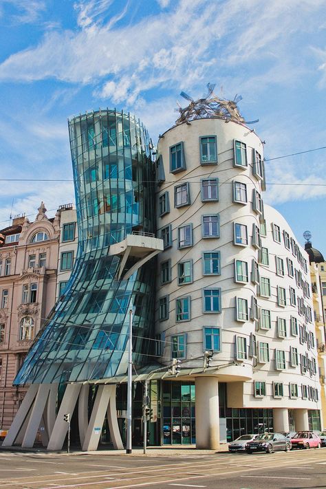 Theater Facade Architecture, The Dancing House Prague, Dancing House Drawing, Dancing Architecture, Prague Buildings, Prague Tattoo, Prague Library, Prague Dancing House, Dancing House Prague