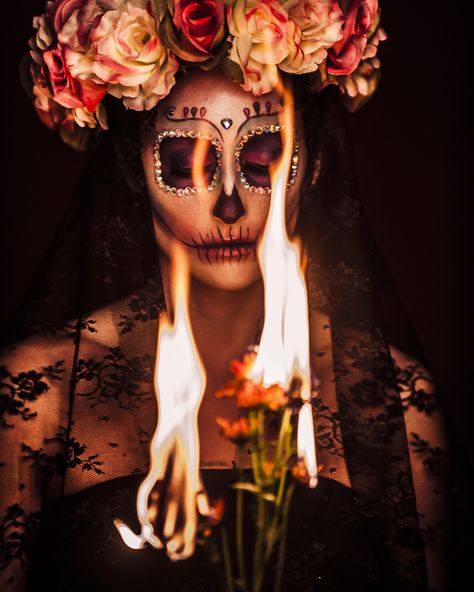 Day Of The Dead Photography, Dia De Los Muertos Photo Shoot Ideas, Day Of The Dead Photoshoot, Mexican Halloween, Pinup Photoshoot, Halloween Photography, Halloween Photo, Alternative Art, Pumpkin Halloween Decorations