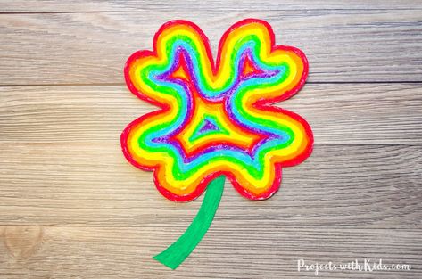 Easy Rainbow Shamrock Craft with Oil Pastels Rainbow Crafts For Kids, St Patricks Day Craft, March Preschool, Clover Craft, Rainbow Shamrock, Shamrock Art, Using Oil Pastels, March Ideas, Shamrock Template