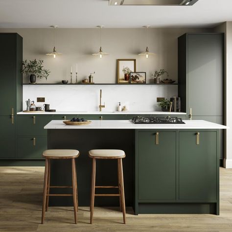 Latest Kitchen Trends, Howdens Kitchens, Dark Green Kitchen, Green Kitchen Designs, Green Kitchen Decor, Sage Green Kitchen, Green Kitchen Cabinets, Kitchen Inspiration Design, Kitchen Units