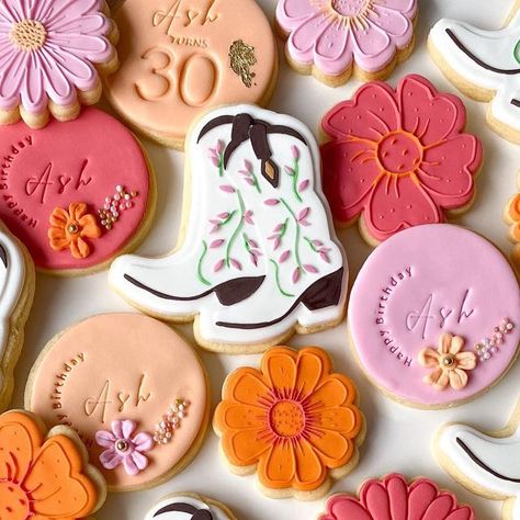 Pink And Orange Cookies, 21st Birthday Cookies Pink, 70s Flower Cookies, Pink And Orange Birthday, Pink And Gold Birthday Cookies Decorated, Pink Floral Cookies Decorated, Cooking Decorating, All Things Pink, Orange Birthday