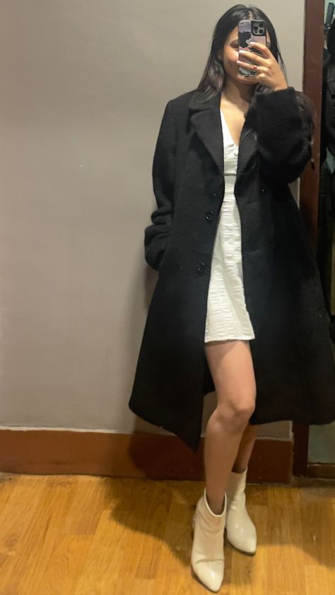 Long Coat Dress Outfit, Long Coat With Dress Outfit, Long Overcoat Outfit Women, Black Overcoat Outfit Women, Long Coat Outfit Casual, Long Coat For Girls, Dress Outfits Winter, Long Jacket Outfit, Girls Long Coat