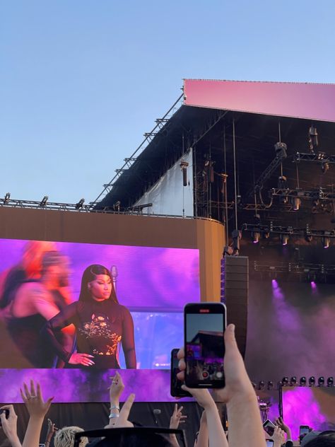 Wireless Concert, Kenya West, Nicki Concert, Collab Ideas, Nicki Minaj Concert, Sza Aesthetic, Wireless Festival, Chris Brown Wallpaper, Female Goat