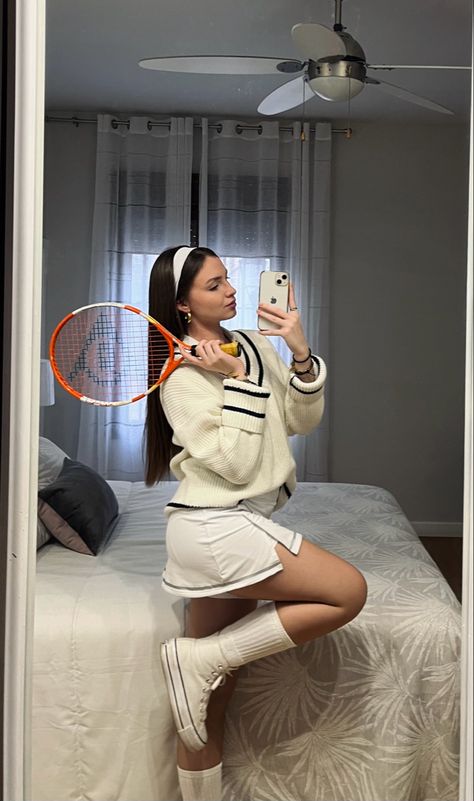 #aesthetic #costumes #disfraz #tenis #carnaval Tennis Costume Women, Tennis Player Costume, Tennis Halloween Costume, Tennis Players Costume, Tennis Costume, Aesthetic Costumes, School Costume, Sports Costume, Halloween 3