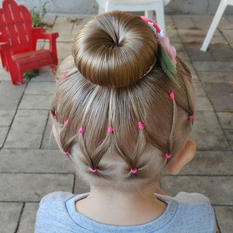 Today we did some fun elastic detail into a ballerina bun. Style inspired by @toddlerhairideas Gorgeous bun band from @feltforbabes 😍😍 ·… Cute Braiding Hairstyles, Ballerina Hairstyles, Ballet Buns, Toddler Hairstyles Girl Fine Hair, Back To School Hairstyle, Bun Style, Ballerina Bun, Lil Girl Hairstyles