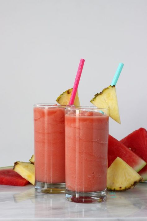 Pineapple Watermelon Refresher made in the Vitamix Pineapple And Watermelon Smoothie, Pineapple Watermelon Smoothie, Watermelon Pineapple Drink, Watermelon And Pineapple Juice, Pinapple Smoothie Recipes, Watermelon Refresher, Watermelon And Pineapple, Watermelon Smoothie Recipes, Watermelon Smoothie