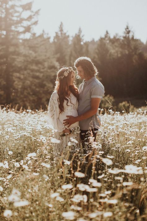 Maternity photos in wild flowers Prenatal Photoshoot, Spring Maternity Photos, Boho Maternity Photos, Maternity Photography Poses Outdoors, Shooting Couple, Outdoor Maternity Photos, Maternity Photo Outfits, Jeremiah 1, Pregnancy Pictures