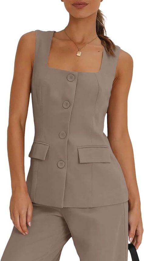 Business Chic Style, Chaleco Casual, Office Uniform, Stripped Tops, Fashion Vocabulary, Professional Wear, Vest Designs, Work Uniforms, Peplum Styles