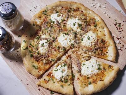 Classic White Clam Pizza Recipe | Geoffrey Zakarian | Food Network Homemade Pizza Crust Recipe, Clam Pizza, Katie Lee Biegel, Pizza Ranch, Geoffrey Zakarian, Sunny Anderson, Foods To Make, Homemade Pizza Crust, Pizza Salad