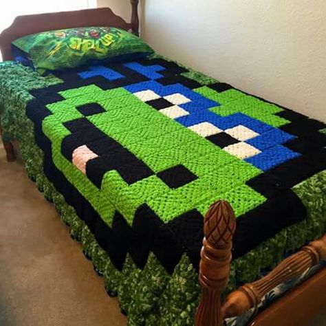 Ninja turtle granny square Crochet Ninja Turtle, Pixel Crochet Blanket, Crochet Bedsheets, Pattern 2023, Crochet Quilt Pattern, Diy Crochet Top, Cup Pattern, Super Easy Crochet, Crochet Square Blanket