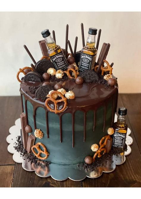 Naked Cakes Chocolate, 30th Cake For Men, 21st Cake For Guys, Jack Daniels Torte, 30th Birthday Cake For Men, Guy Cakes, Birthday Cake Ideas For Men, Liquor Cakes, 21st Birthday Cake For Guys