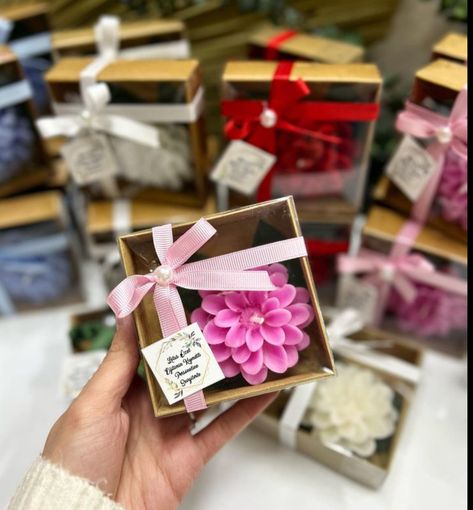 Candle Shop Display, Candle Giveaway, Candle Packaging Design, Handmade Candles Diy, Diy Candles Homemade, Candle Wedding Gift, Soya Mumu, Candle Obsession, Valentine Candles